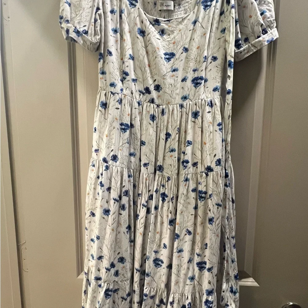 Chic Floral Midi Dress with Puff Sleeves - Picture 4 of 5